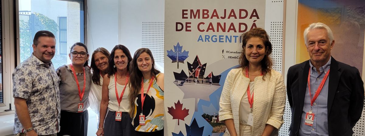 Hábitat para la Humanidad Argentina, Vivienda Digna y Mujeres 2000 reunidos con consejero de Asuntos Políticos, Económicos y Públicos de la Embajada de Canadá para Argentina y Paraguay